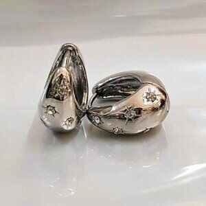 Minimalist Water Drop Rhinestones Earrings (Silver Tone)